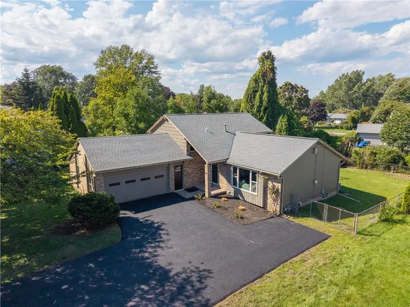 52 Goethals Dr, Rochester, NY 14616