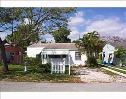 1st image of 807 SW 7th Ave
