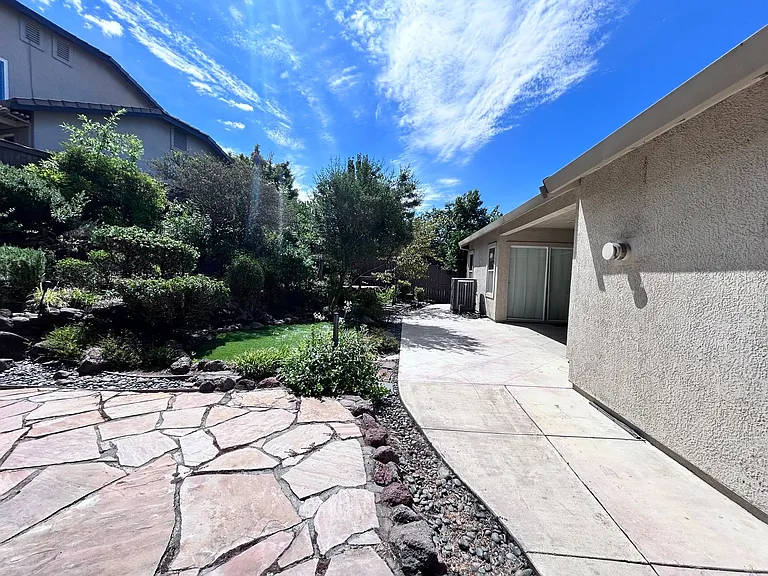 4015 Avellano Dr — Photo 20