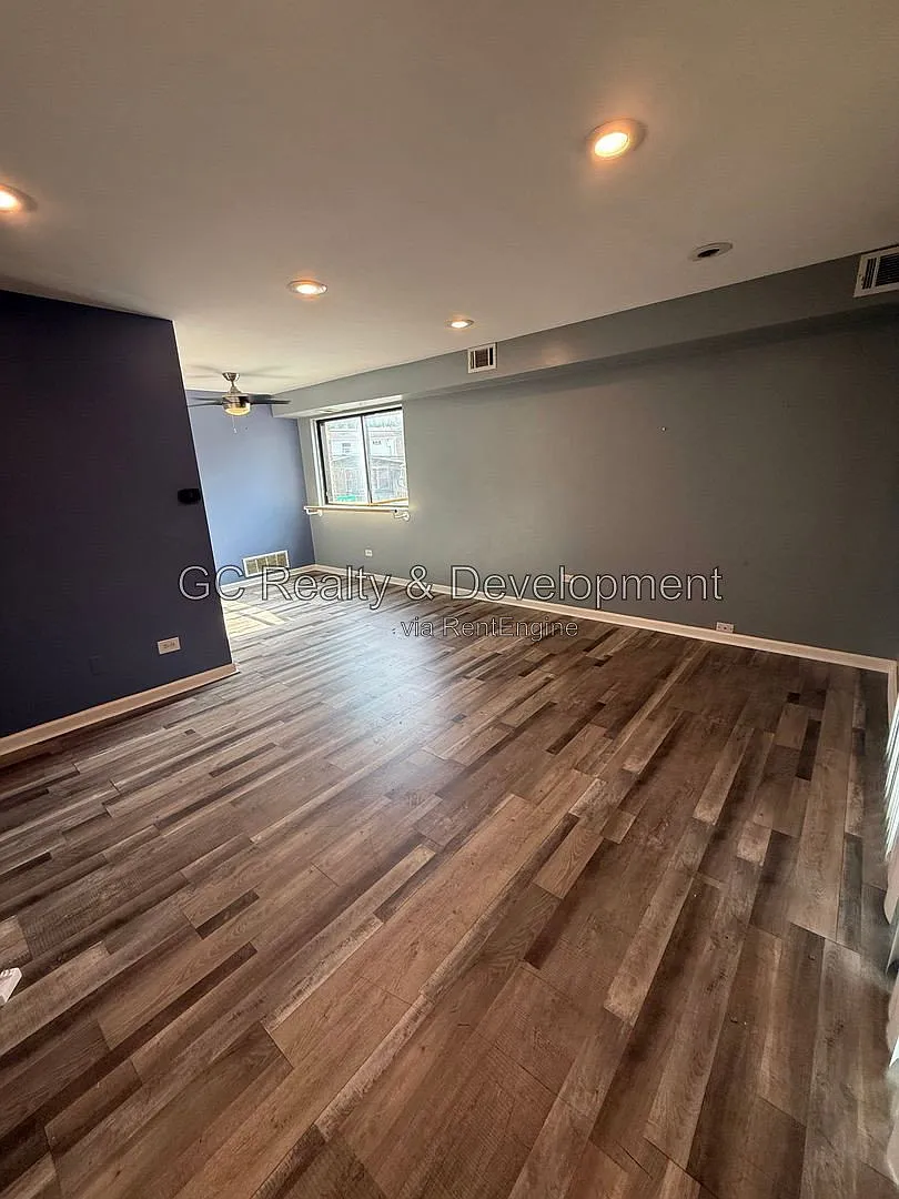 2 bed, 1.0 bath, 900 sqft, $1,495 — Photo 3