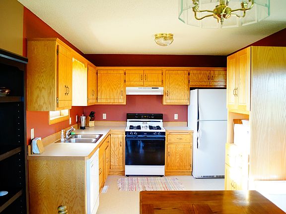 4th image of 11811 410th St