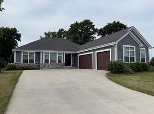 N49W15516 Orchid Cir, Menomonee Falls, WI 53051