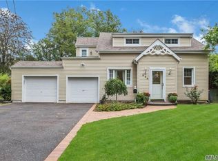 830 Bay 8th St, West Islip, NY 11795