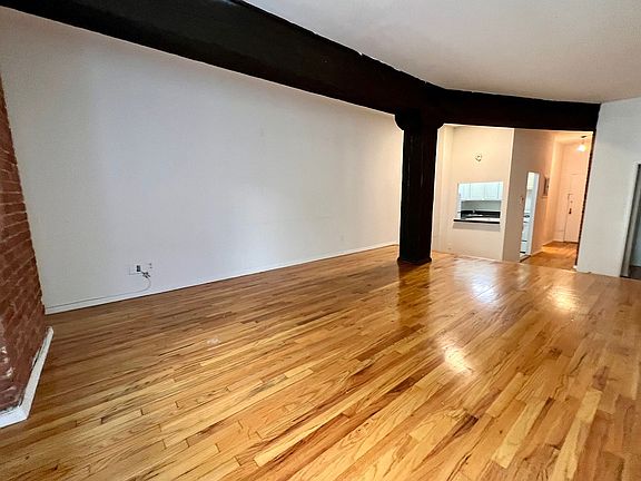 3rd image of 320 E 65th St APT 316