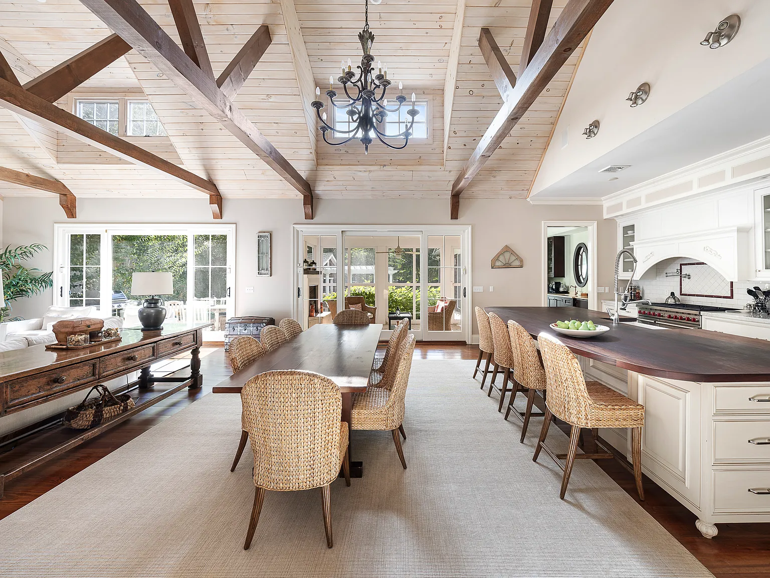 East Hampton Village SOH — Photo 4