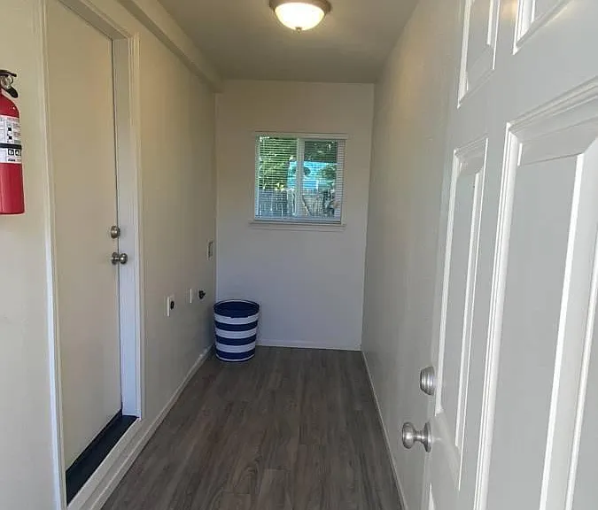 567 Johnston St — Photo 21
