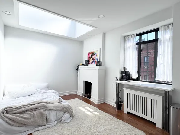 189 West Tenth Street image 1 of 7