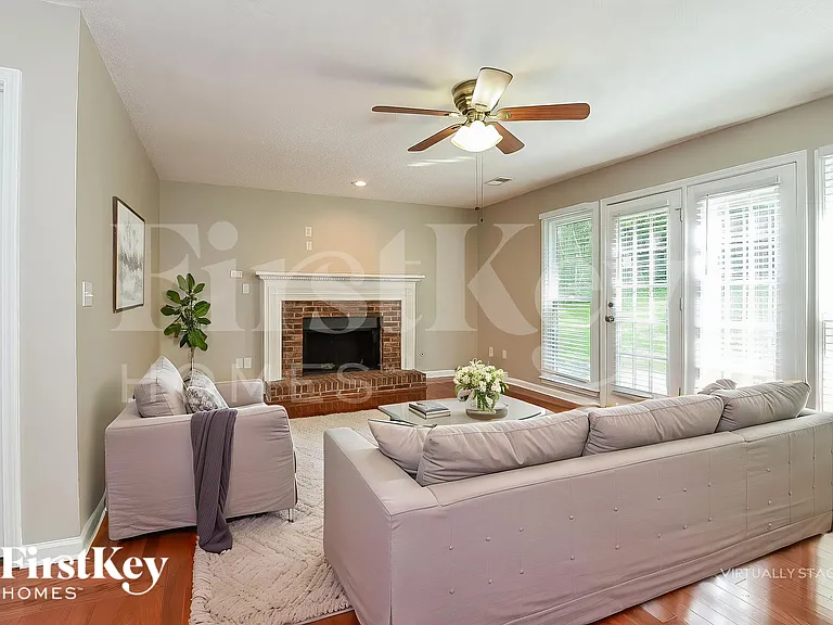 2606 Loring Rd NW — Photo 4