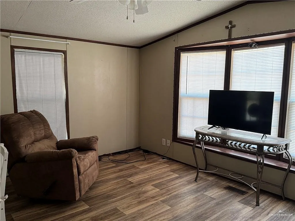 1 bed, 1.0 bath, 640 sqft, $1,000 — Photo 4