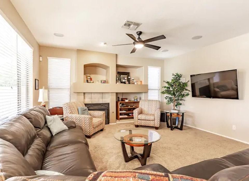Comfortable family room with plenty of seating!
