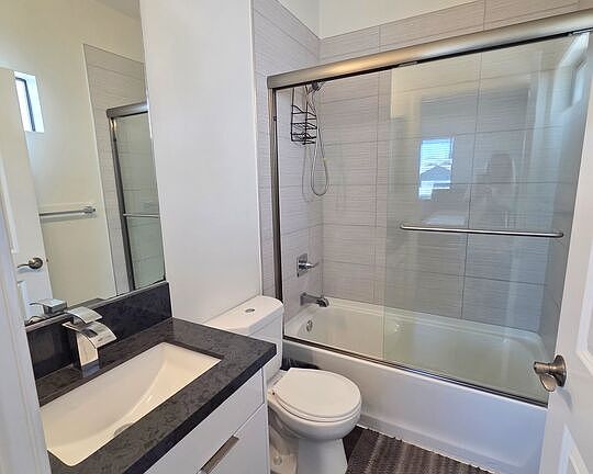 4th image of 2651 S Hobart Blvd #1