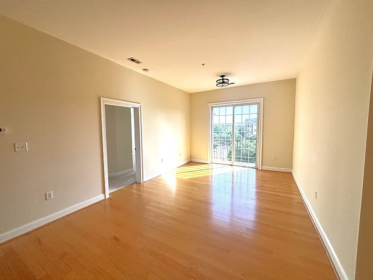 5215 Center St #404 — Photo 5