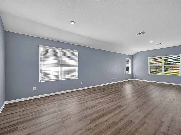 10639 Vinateros Dr — Photo 6