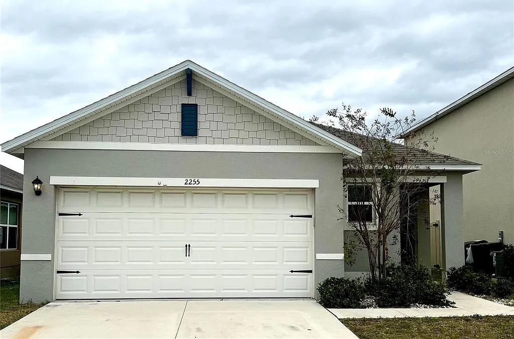 3 bed, 2.0 bath, 1501 sqft, $2,300 — Photo 1