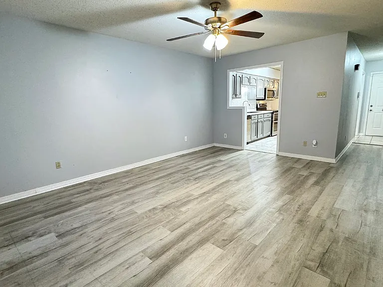 204 Splane Dr — Photo 12