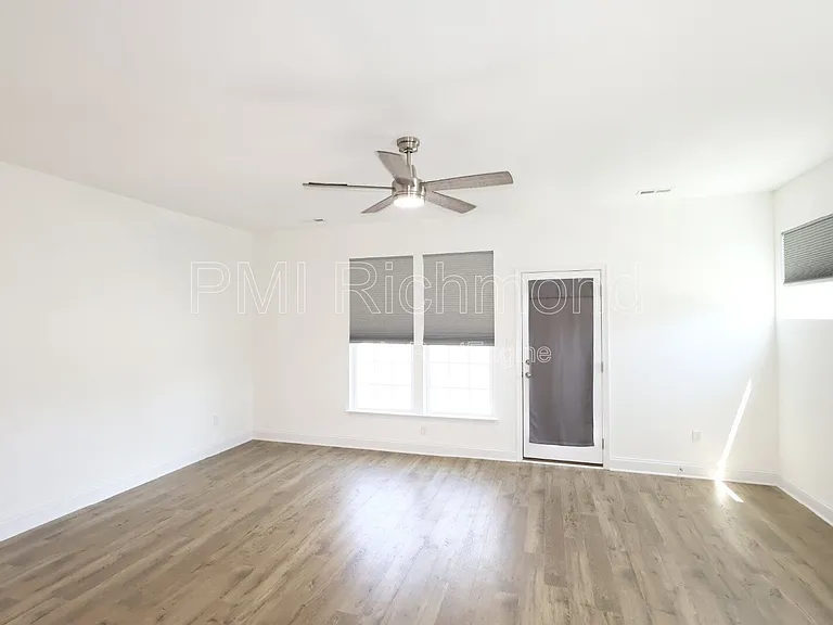 425 Randolph View Dr — Photo 11