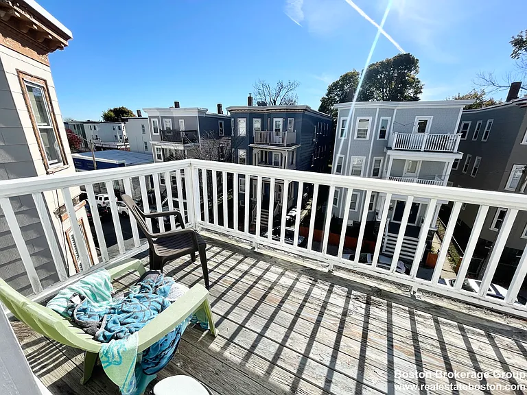 9 Taft St #3 — Photo 10
