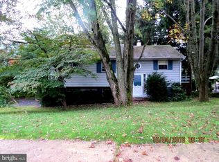 9 Deerfield Dr, Pottsville, PA 17901