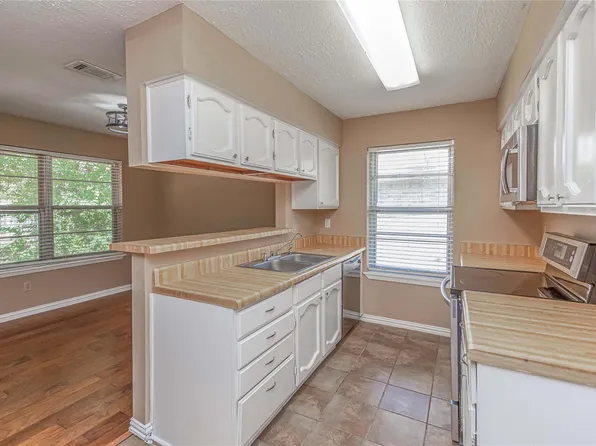 16778 Gleneagle Dr N, Conroe, TX 77385