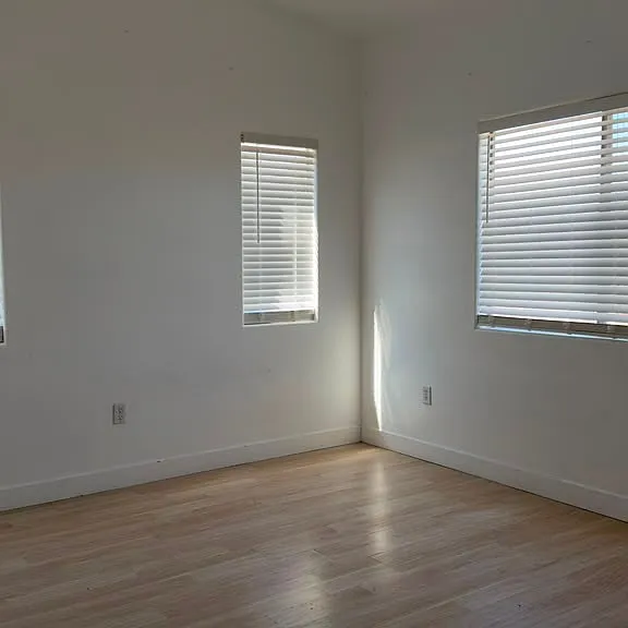 2050 Los Feliz St #102 — Photo 13