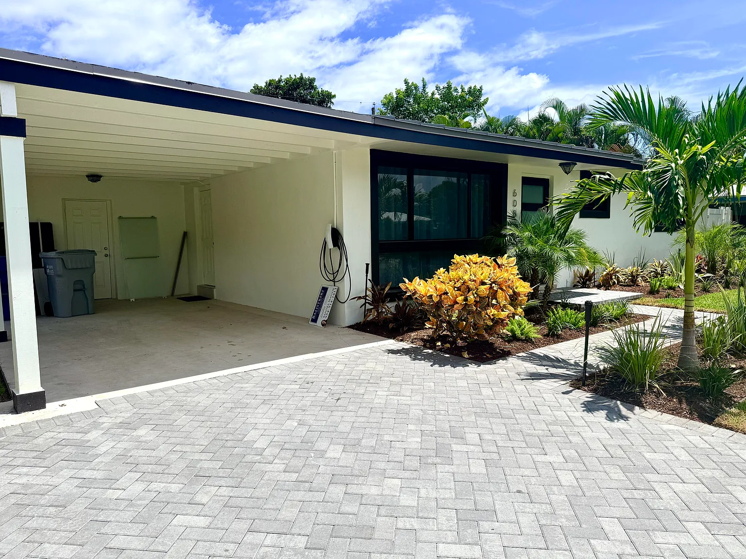 3 bed, 2.0 bath, 1558 sqft, $6,500 — Photo 2