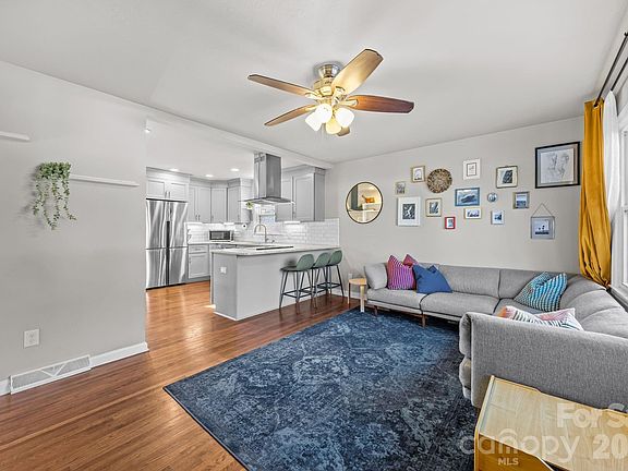 2nd image of 800 Crater St