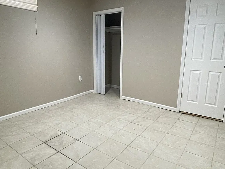 5441 S 22nd St — Photo 24