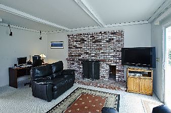 Living room :: 1096 View Way