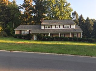 1712 Farr Rd, Wyomissing, PA 19610