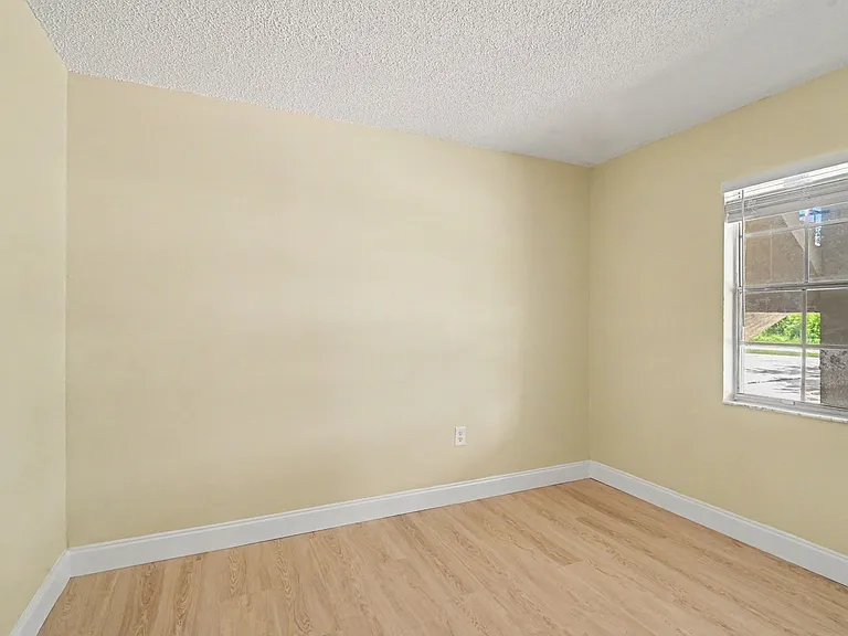 2290-2296 Fox Hollow Dr — Photo 12
