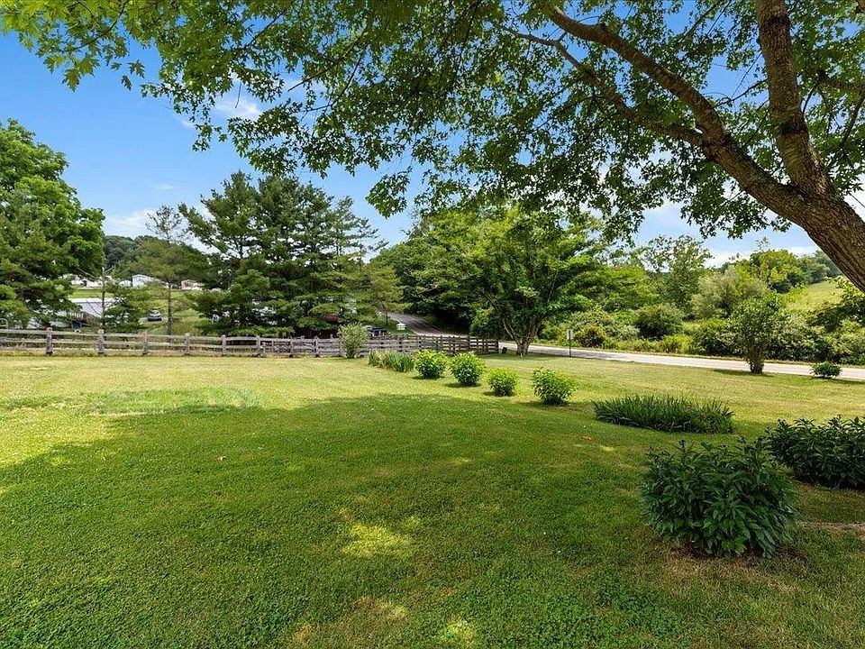 1st image of 2501 Meadowbrook Dr APT 6