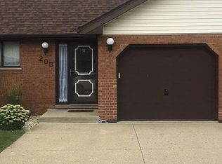 203 Fairview Dr, Manhattan, IL 60442