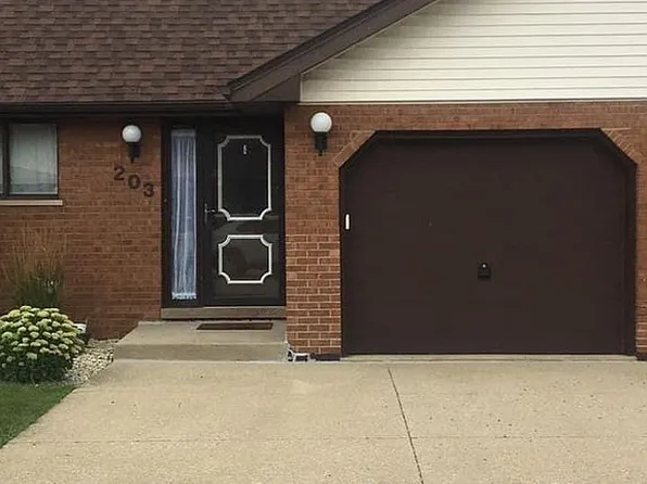 203 Fairview Dr, Manhattan, IL 60442