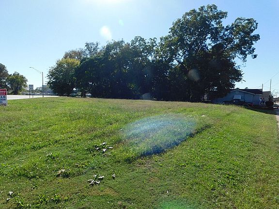 4th image of Riverfront Dr