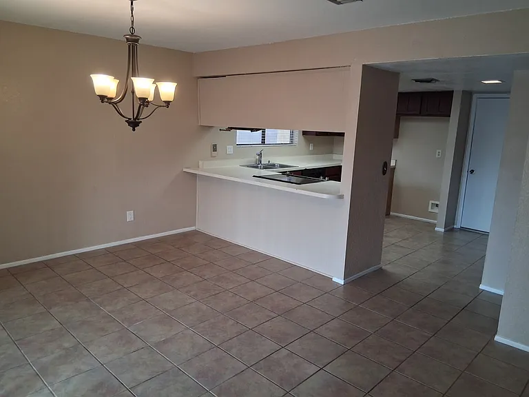 9249 N Eagle Dancer Dr — Photo 2