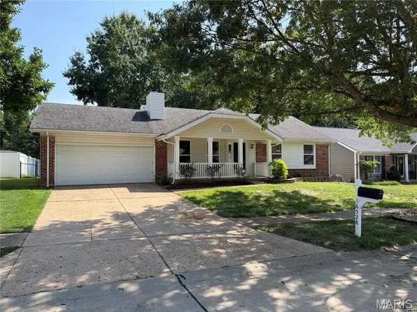 16528 Forest Pine Dr, Ballwin, MO 63011