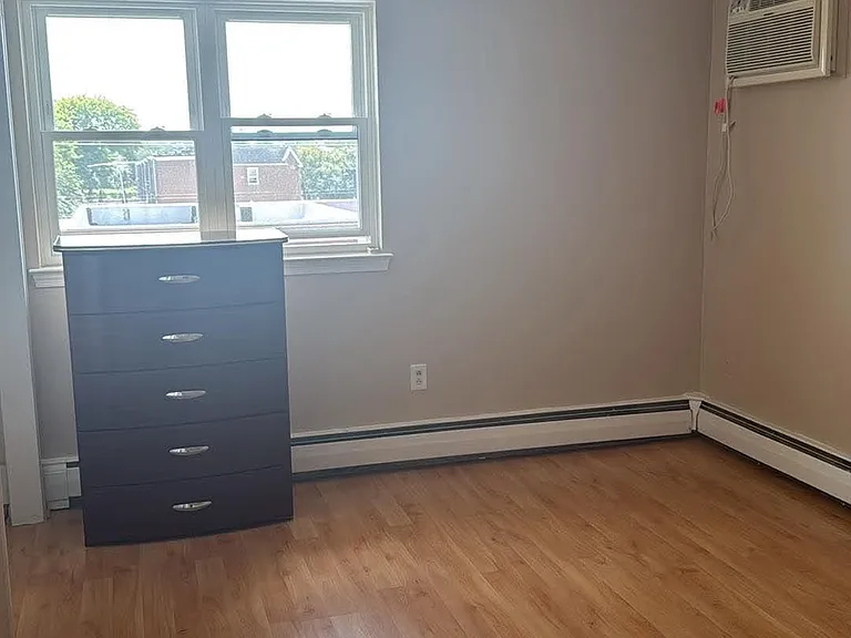 8024 Castor Ave — Photo 10