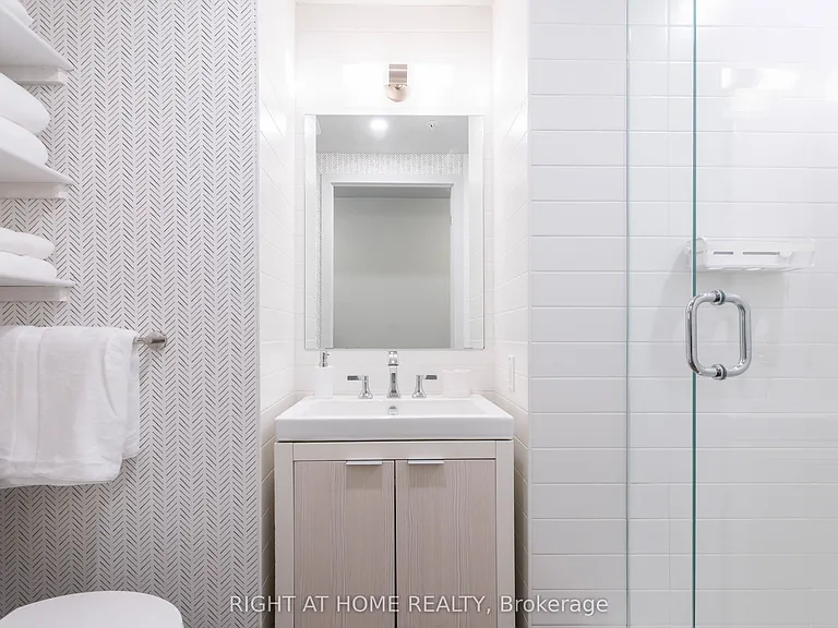 130 Rusholme Rd #202 — Photo 14