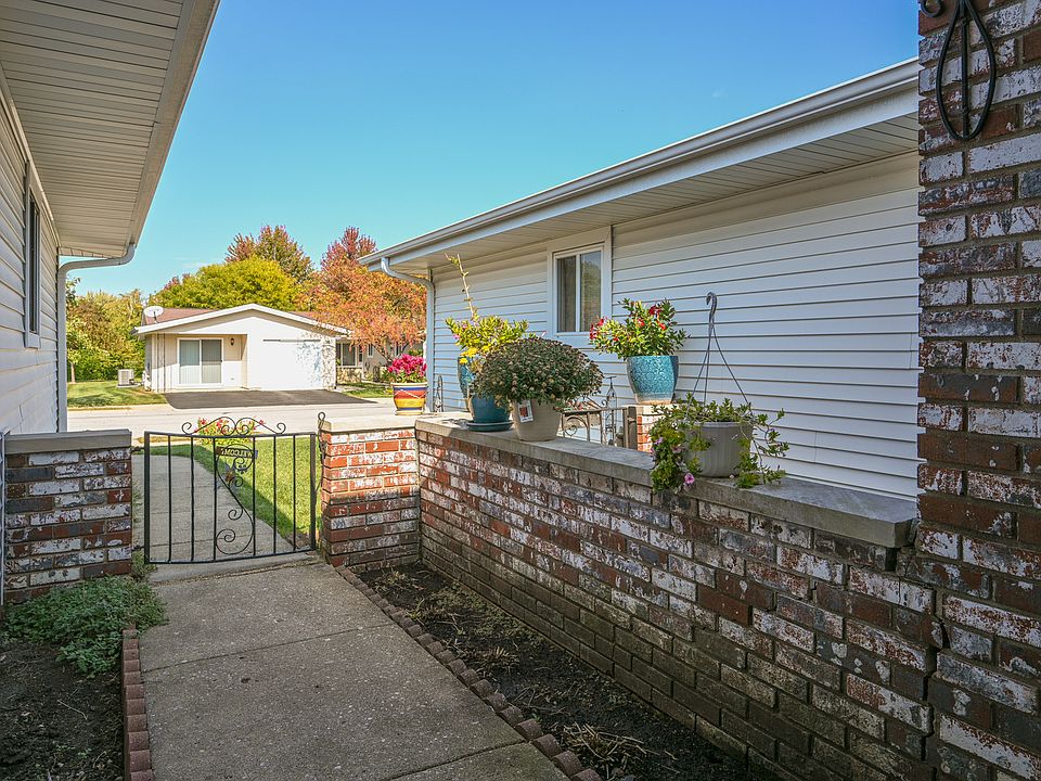 2nd image of 951 Chelsea Ln