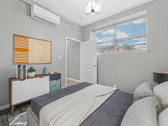 4th image of 4242 Lindell Blvd APT 210