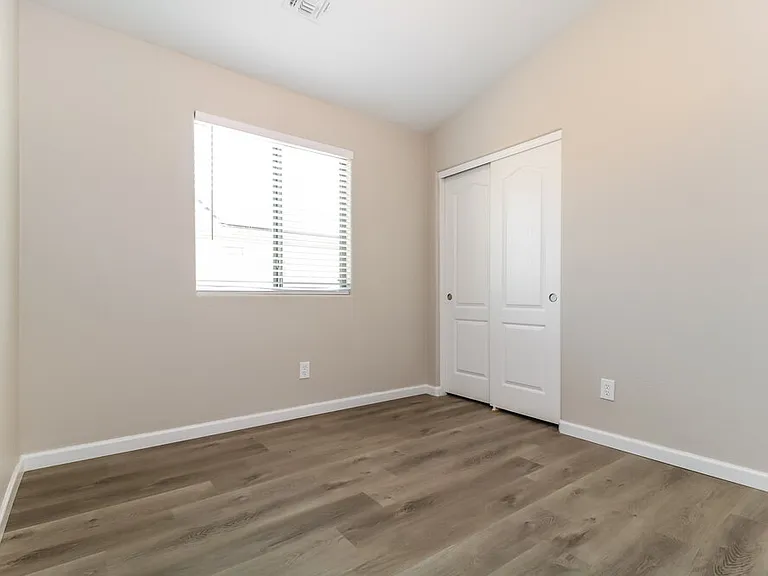 5807 S 248th Ln — Photo 12