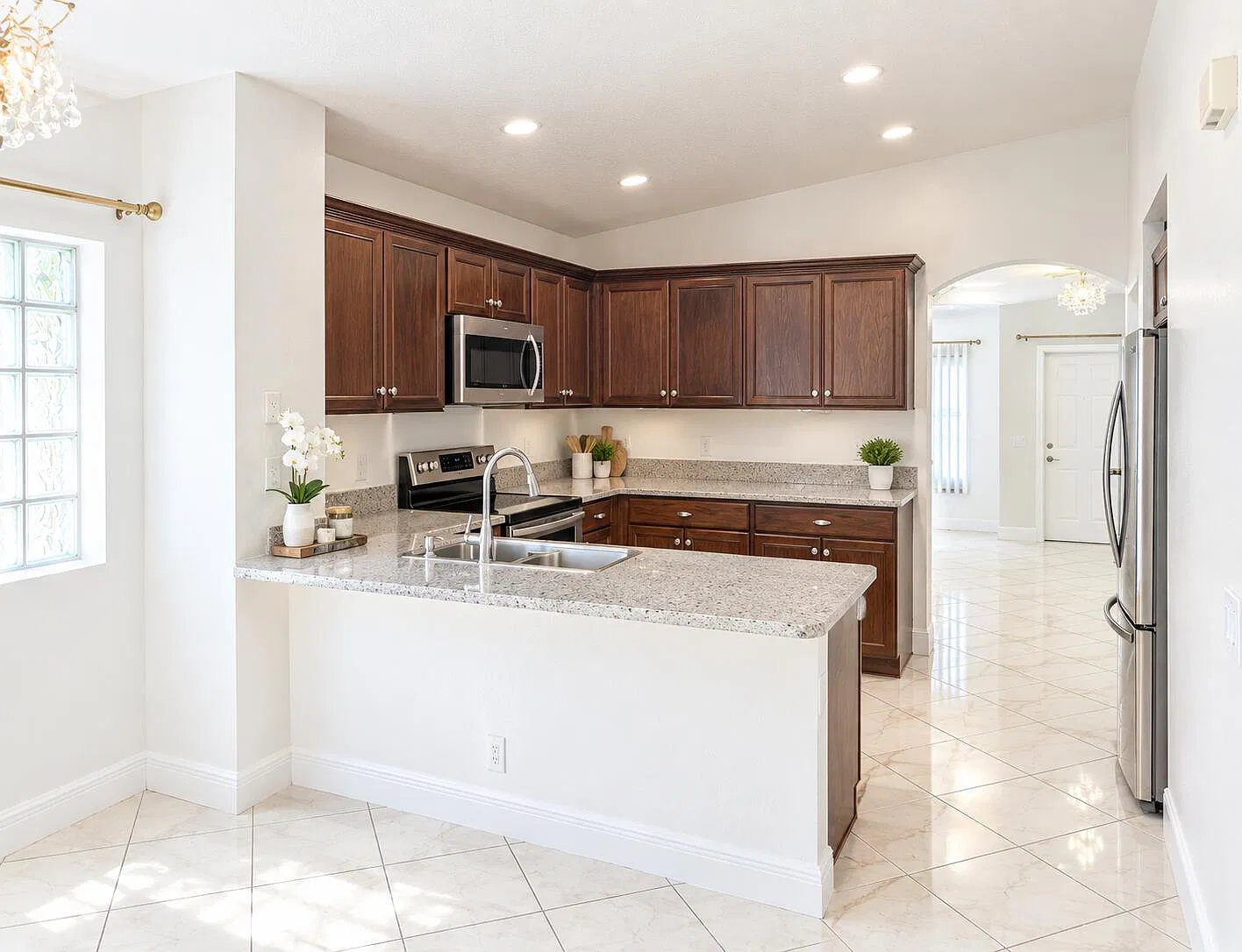 3 bed, 2.0 bath, 1670 sqft, $3,000 — Photo 2