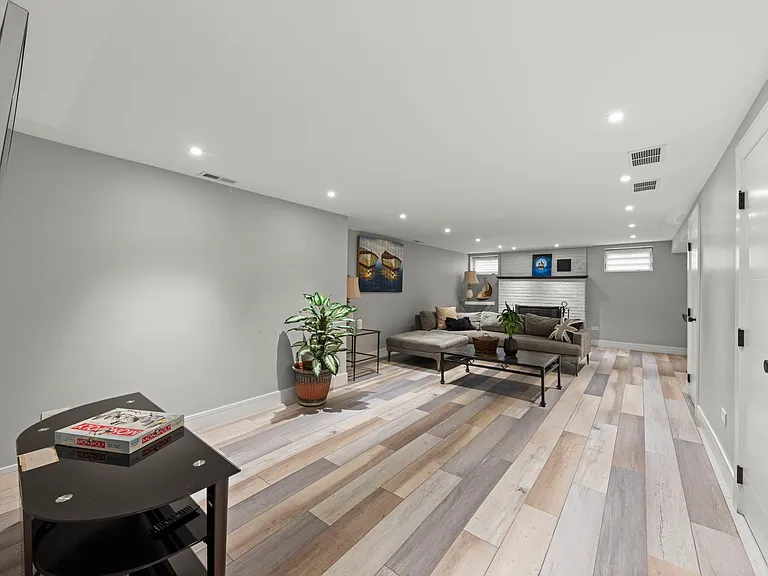8816 W 123rd St — Photo 34