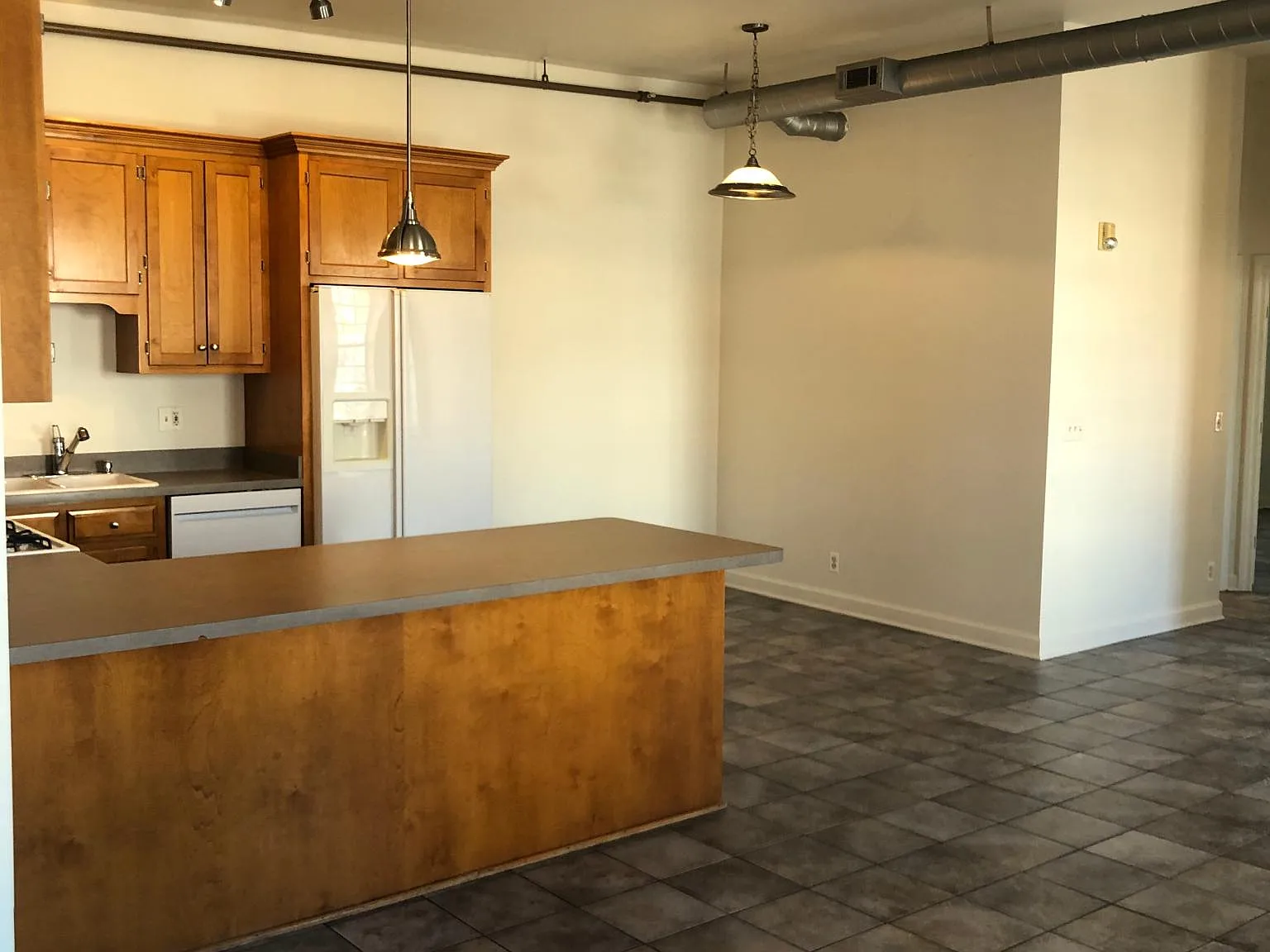 207 S Washington St — Photo 2