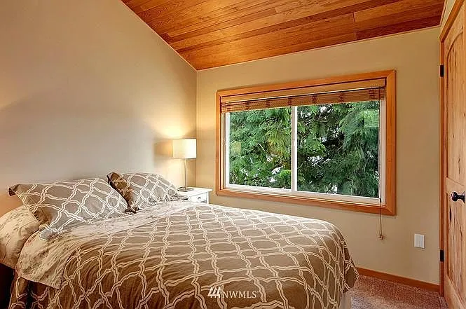 3 bed, 1956 sqft, $4,200 — Photo 3
