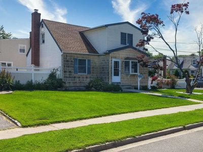 2 Robert Ave, Massapequa, NY 11758 | Zillow