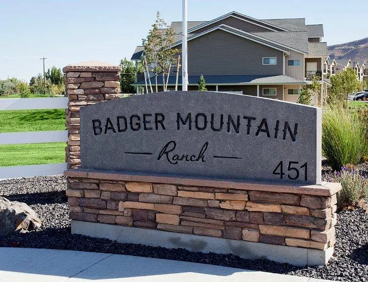 Richland, WA Badger Mountain Ranch Apartments Entry Monument Sign