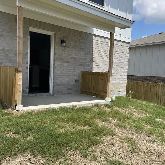 512 Raymond St — Photo 10