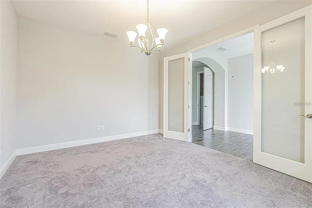 5 bed, 4.0 bath, 3615 sqft, $3,995 — Photo 3