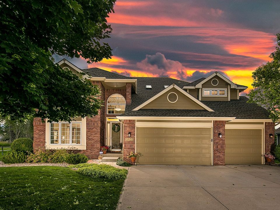 Meticoulsly cared for family home in highly desirable Willow Springs- close to great schools, parks and trails.
4 bathrooms up w bonus lofted space. 1 BR on main floor. Lots of updates throughout. 
Includes private pool, tennis/PB courts, pond access